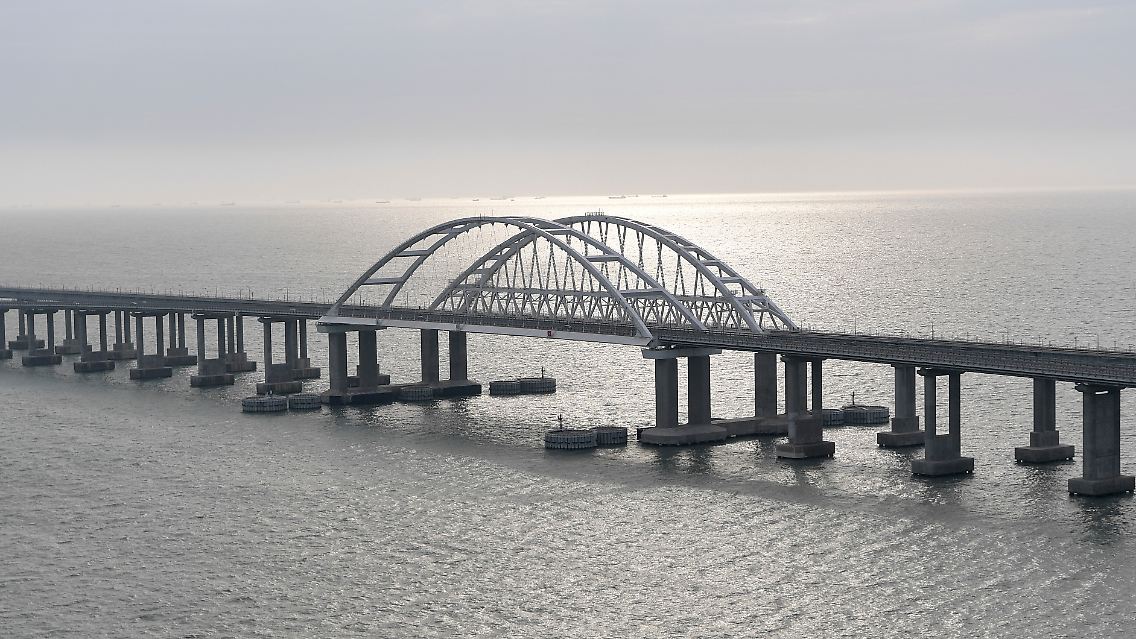 Bereits zwei Mal wurde die Brücke, die die ukrainische Halbinsel mit Russland verbindet, Ziel eines Angriffs.
