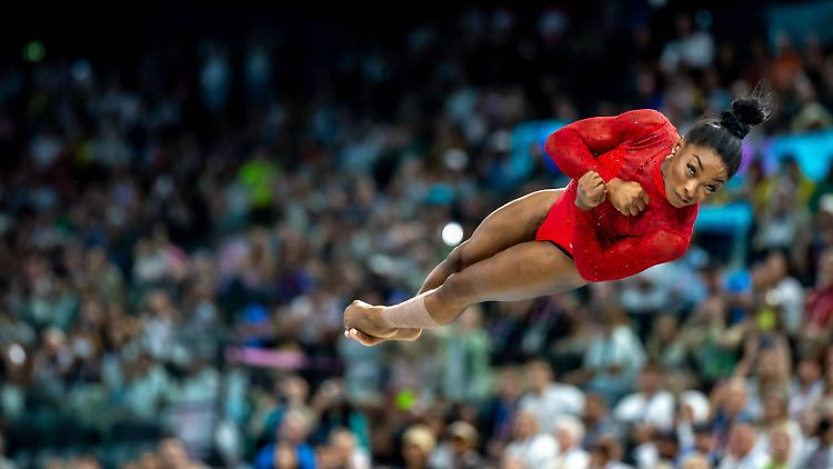 Simone Biles flog zu Gold.