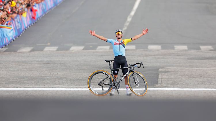 Mit dieser ikonischen Haltung posierte Evenepoel bei den Olympischen Spielen.