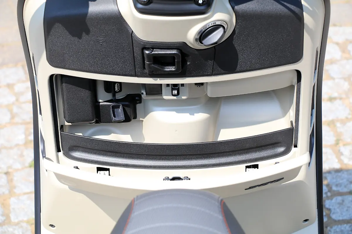 Vespa-GTV-300-FotoRKM-12