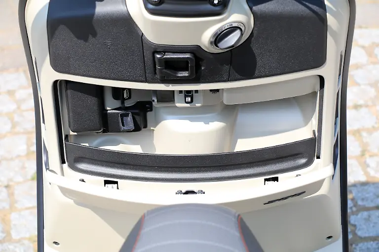 Vespa-GTV-300-FotoRKM-12