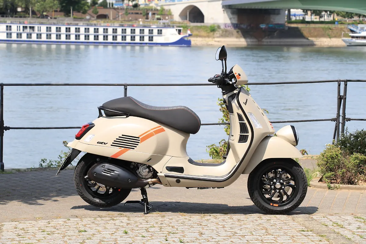 Vespa-GTV-300-FotoRKM-10
