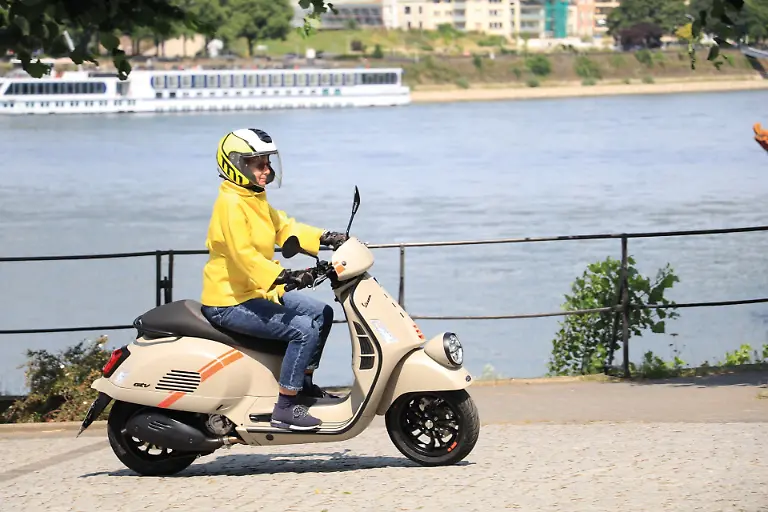 Vespa-GTV-300-FotoRKM-02