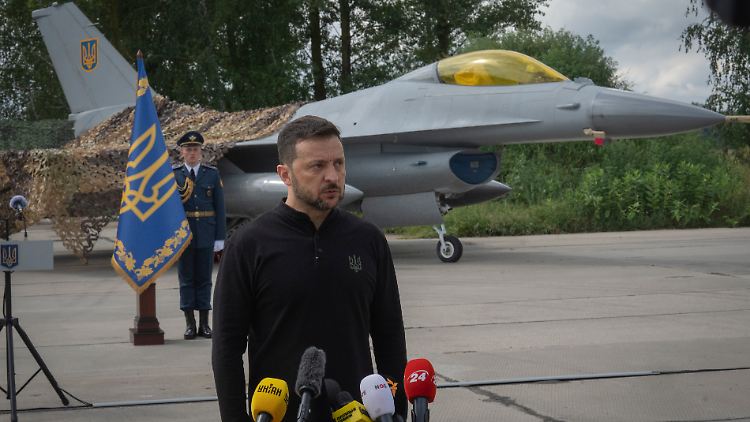 "Wir haben viel getan, um die ukrainische Luftwaffe auf einen neuen Standard zu bringen", sagt Selenskyj.