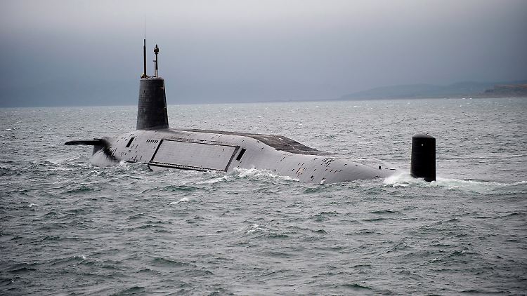 Das britische Atom-U-Boot HMS Vengeance während einer Ausfahrt. 
