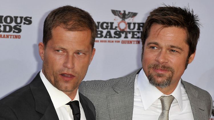 Links Til Schweiger, der Vater ihrer Kinder, rechts Tankstellen-Flirt Brad Pitt (bei der Premiere von "Inglourious Basterds" 2009)