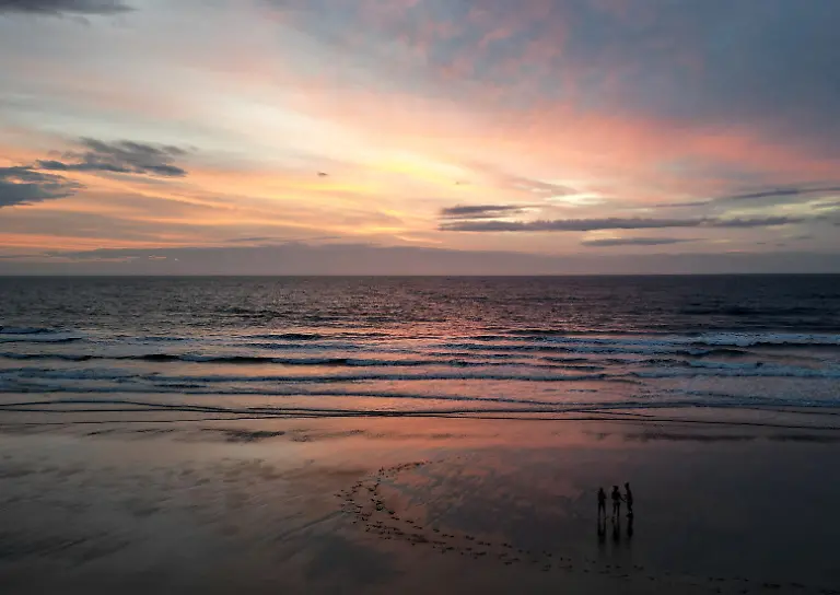 2023-09-24T071127Z-934731138-RC2UE3AZSSYW-RTRMADP-3-BRITAIN-EQUINOX