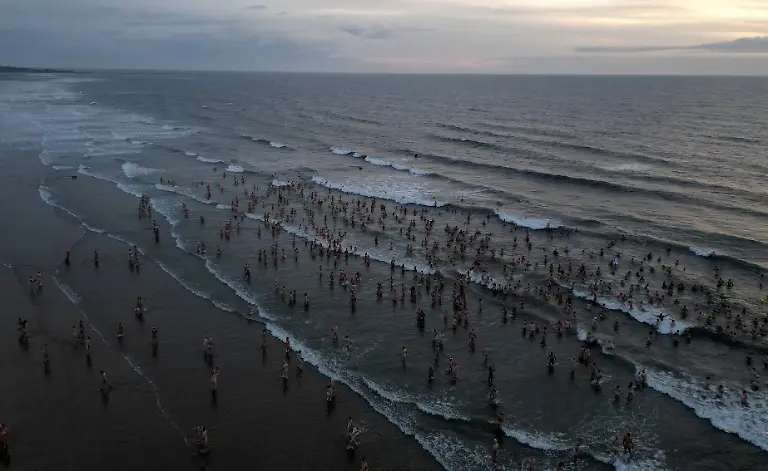 2023-09-24T070128Z-1465925135-RC2VE3A9E1XA-RTRMADP-3-BRITAIN-EQUINOX