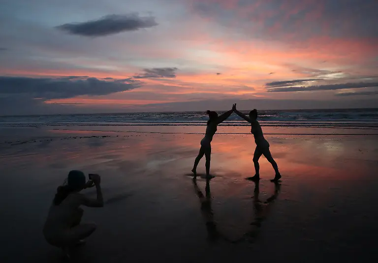 2023-09-24T074152Z-493878089-RC2UE3AOM6QZ-RTRMADP-3-BRITAIN-EQUINOX