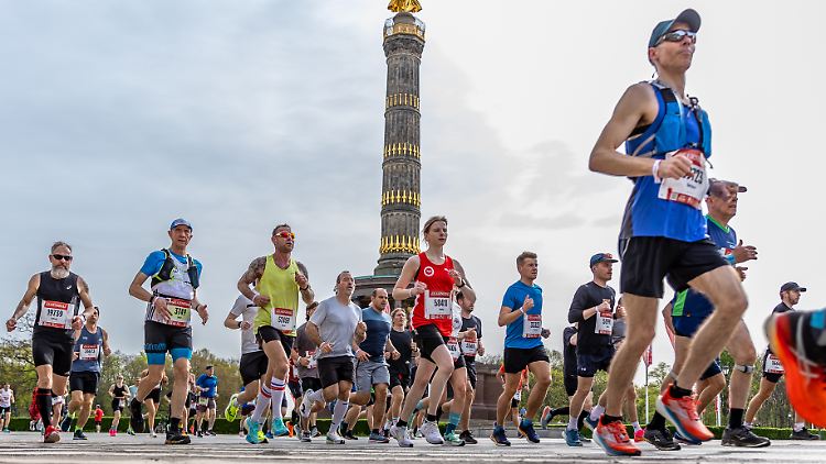 Freizeitläufern rät Biomechanik-Professor Brüggemann von Superschuhen ab.