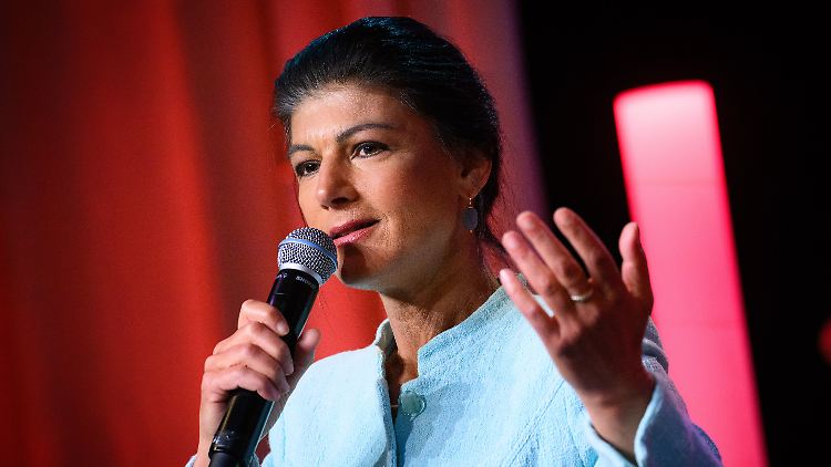 Ehemalige DDR-Bürgerrechtler werfen Sahra Wagenknecht vor, falsche Informationen zum Ukraine-Krieg zu verbreiten.