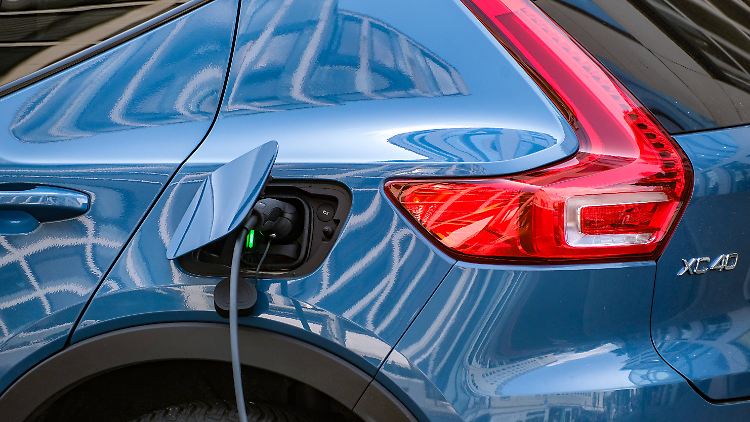 Mit Samsungs Feststoff-Batterie soll man Deutschland von Nordwest nach Südost ohne Tankstopp durchqueren können