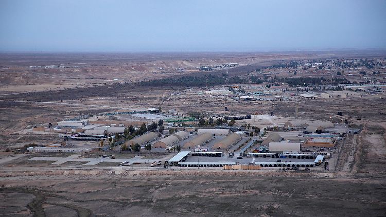 Der Luftwaffenstützpunkt Ain al-Assad liegt im Westen des Irak.
