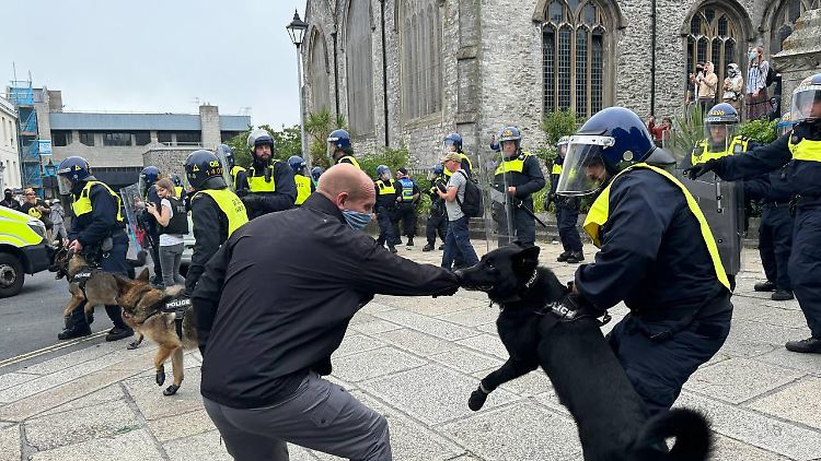 Polizeiangaben zufolge gibt es Festnahmen.