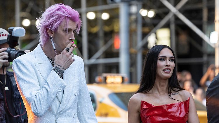 Beziehungsstatus: aktuell kompliziert. Auf diesem Foto von 2022 sehen Machine Gun Kelly und Megan Fox noch happy aus.
