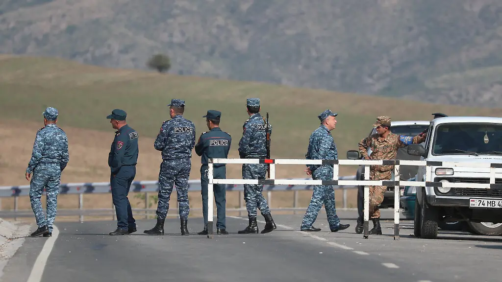 2023-09-22T123151Z-1609627231-RC2ND3AKAX48-RTRMADP-3-ARMENIA-AZERBAIJAN-BORDER