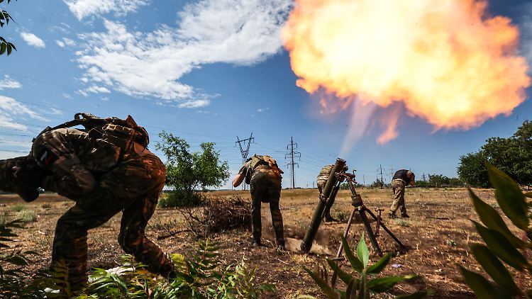 Russischer Mörser-Trupp in der Ukraine: Russland setzt auf die brutale Logik des Abnutzungskriegs.