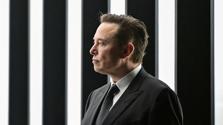 Musk versucht sich an einer Klage gegen abtrünnige Werbekunden.