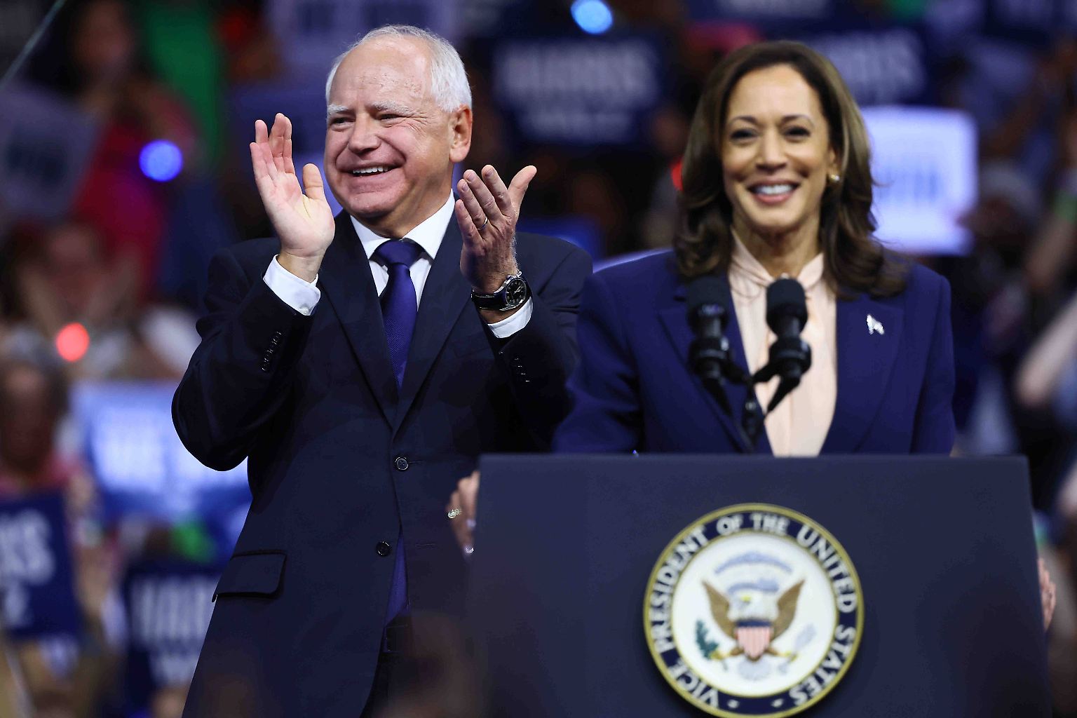 US-Präsidentschaftskandidatin Kamala Harris hat Tim Walz zu ihrem Kandidaten für das Vizepräsidentenamt ernannt. 