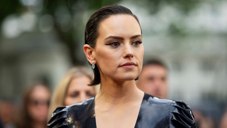 Daisy Ridley enthüllt, dass bei ihr eine Autoimmunkrankheit diagnostiziert wurde.