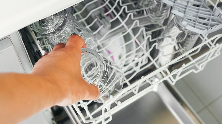 Mit den richtigen Maßnahmen lassen sich milchige Gläser effektiv vorbeugen.