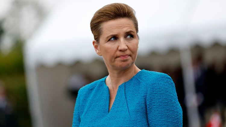 Dänemarks Ministerpräsidentin Frederiksen im Juni bei einer Zeremonie am dänischen Denkmal in der Normandie.