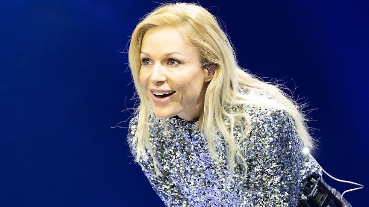So strahlt eine frisch gebackene Großmutter mit 52 Jahren: Michelle.
