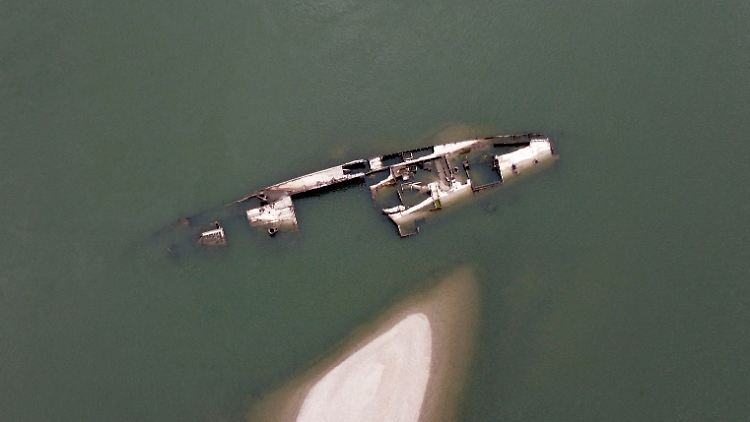 Dürre und sommerliche Hitze brachten über die Jahre viele solcher Wracks in der Donau zum Vorschein.