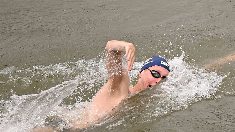 Hier trainiert der deutsche Wettkämpfer Florian Wellbrock für das Freiwasserrennen - in einem verdreckten Fluss?