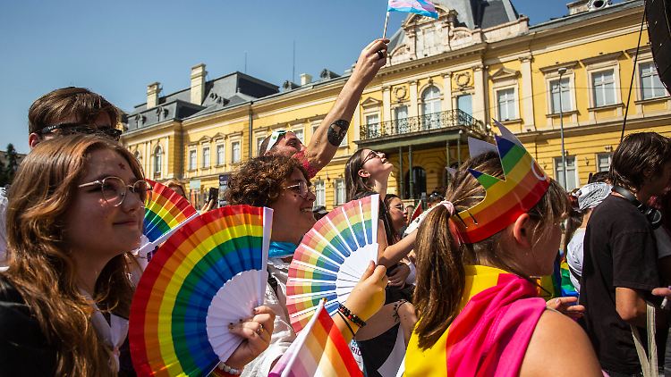 Teilnehmerinnen beim "Sofia Pride" Ende Juni. Für die Aufnahme in die EU musste Bulgarien Diskriminierung aufgrund sexueller Orientierung verbieten.