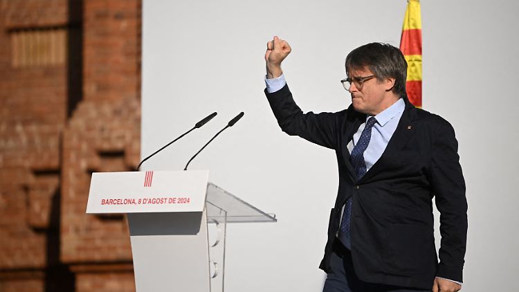 Puigdemont sprach vor Anhängern in Barcelona.