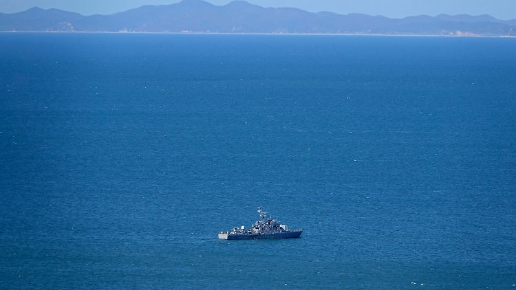 Ein Marineschiff patrouilliert nahe der südkoreanischen Insel Yeonpyeong nahe der maritimen Grenze zwischen Nord- und Südkorea. 