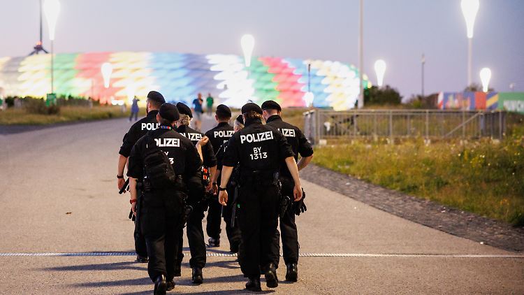 Auch in Deutschland müsse das Sicherheitskonzept bei Großveranstaltungen künftig an die gewachsene Bedrohungslage durch Islamisten angepasst werden, sagt Steinberg. 