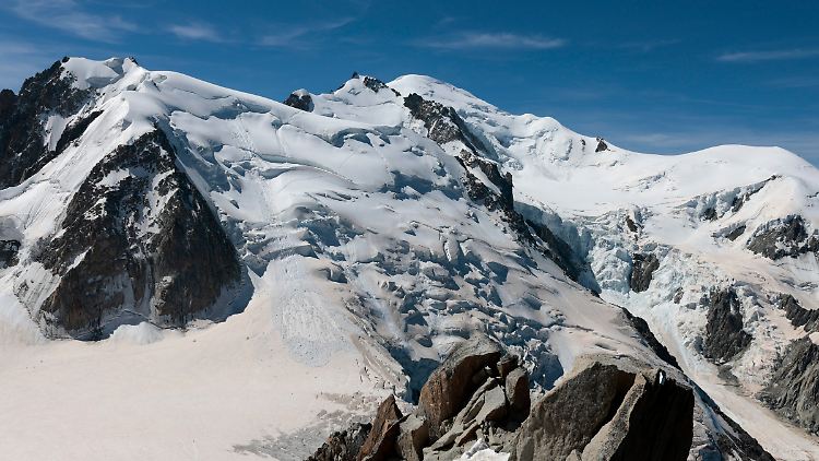 Der Mont Blanc liegt an der Grenze zwischen Frankreich und Italien.