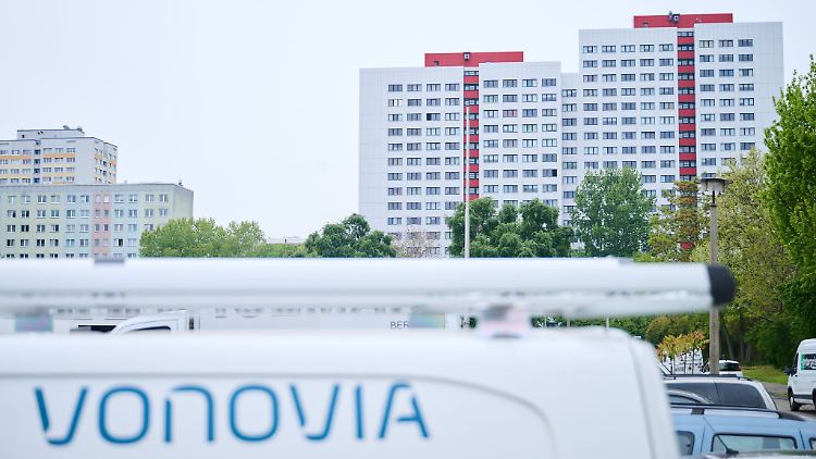 Wohnungsvermieter Vonovia will sein Neubauprogramm wieder aufnehmen.