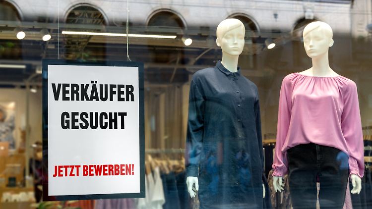 Der jetzt schon bestehende Bedarf an Verkäuferinnen und Verkäufern soll noch zunehmen.