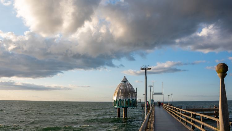Die Polizei ermittelt zu den Schüssen in dem Ort an der Ostsee, der mit seiner Seebrücke zahlreiche Urlauber anzieht.