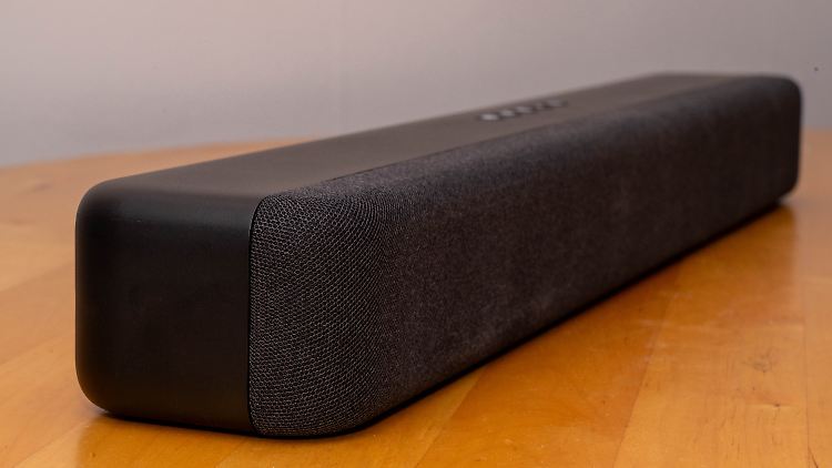 Die Amazon Fire TV Soundbar hat nicht einmal ein Logo auf dem Gehäuse.