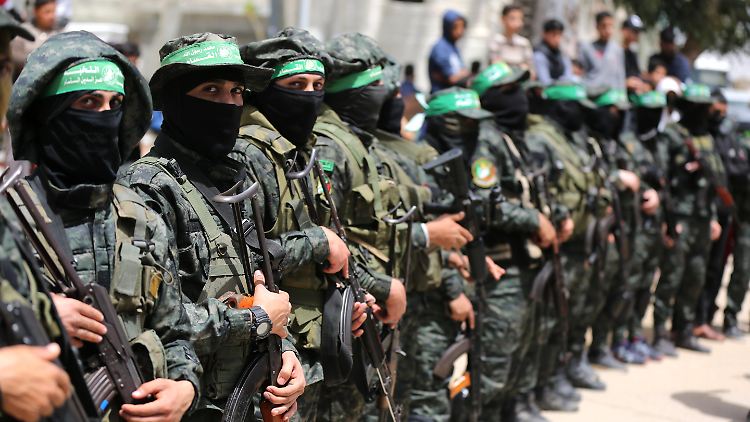 Hamas-Mitglieder bei einem Trauermarsch im Gazastreifen im Jahr 2021. 
