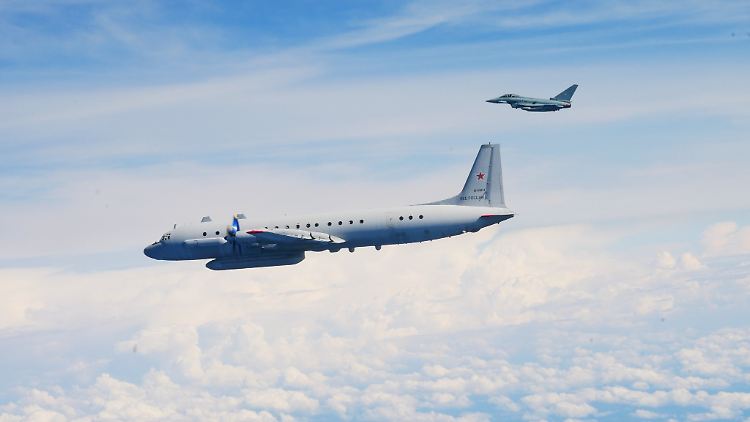 Die deutsche Luftwaffe veröffentlichte ein Foto der IL-20M.