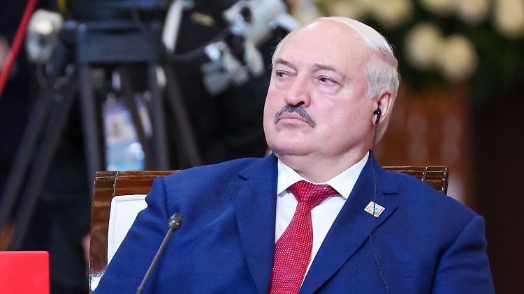 Der Machthaber Lukaschenko behauptet, im belarussischen Luftraum seien mehrere ukrainische Drohnen abgeschossen worden.  