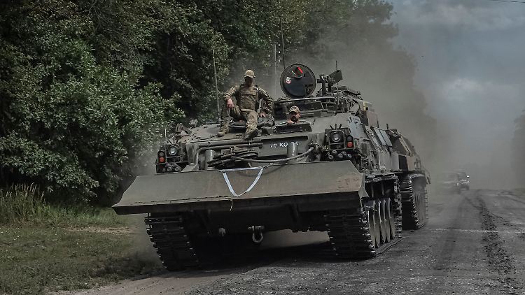 Ukrainisches Panzerfahrzeug in der ukrainischen Region Sumy, nahe der Grenze zur Region Kursk. 