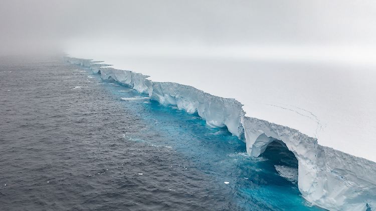 Der Eisberg A23a ist der zurzeit größte der Welt und mit einer Fläche von 4000 Quadratkilometer größer als Mallorca.