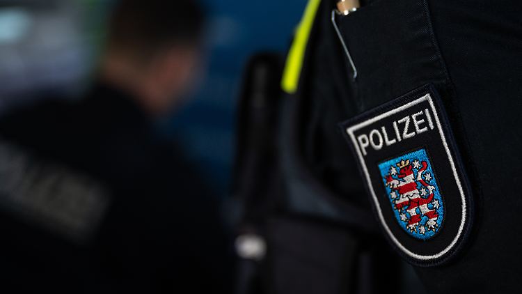 Die hinzugerufenen Polizisten konnten den ungewöhnlichen Streit zwischen Mutter und Sohn schlichten.