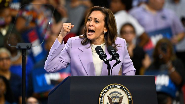 Kamala Harris zieht in Umfragen in Michigan, Pennsylvania und Wisconsin an Donald Trump vorbei. 