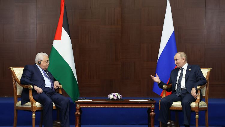 Palästinenserpräsident Abbas (l.) will am Dienstag Kremlchef Putin treffen (Archivfoto).
