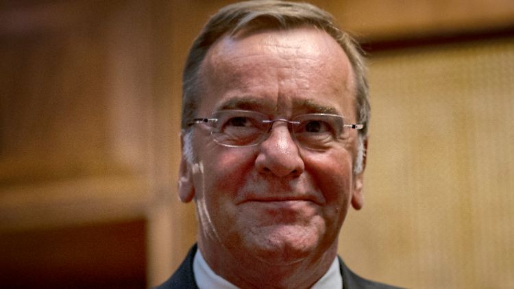 Verteidigungsminister Pistorius wird aus der eigenen Partei heraus attackiert.