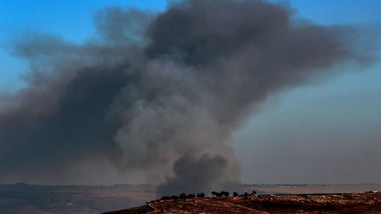Regelmäßig fliegen Raketen aus dem Libanon auf Nordisrael - hier Ende Juli auf die Siedlung Beit Hillel. 