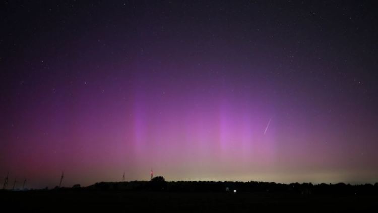 PolarlichtSternschnuppe.JPG
