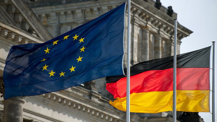 Deutschland zahlt viel Geld nach Brüssel - profitiert davon aber auch.